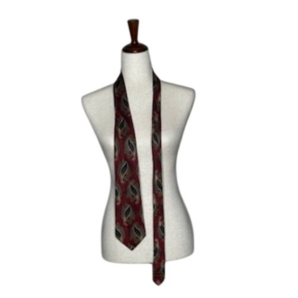 Bachrach Vintage Italian Silk Tie‎ Red Paisley 3.5 Inch